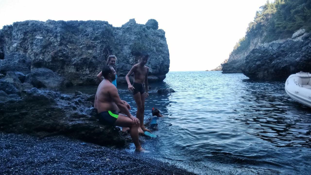 LimniónasKalogirou Stone House公寓 外观 照片